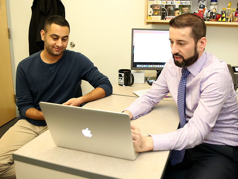 Brandywine student meeting with faculty adviser