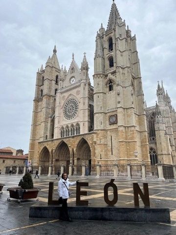 A large Spanish church with an art installation that says "LEON" in front of it