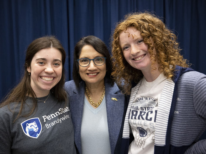 McKenna with her sister Samantha and Penn State President Neeli Bendapudi