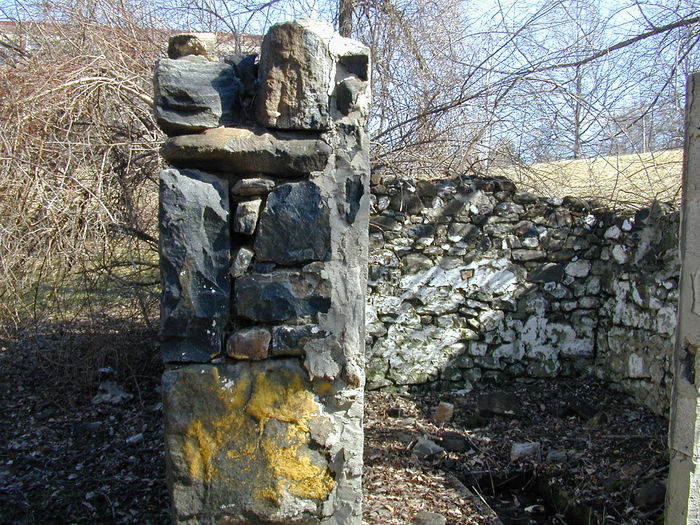 Pratt springhouse wall