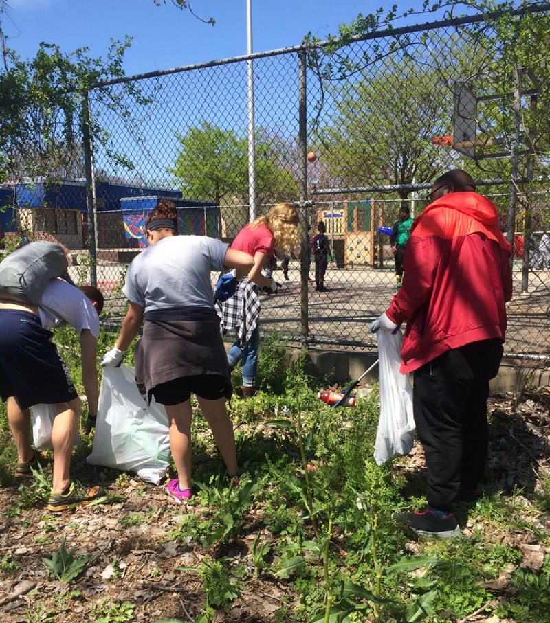 Students cleaning city 