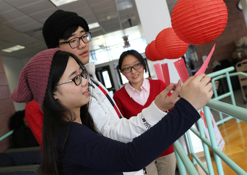 Student leaders prepared riddles for attendees to answer to win a lantern