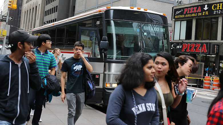 students getting off bus