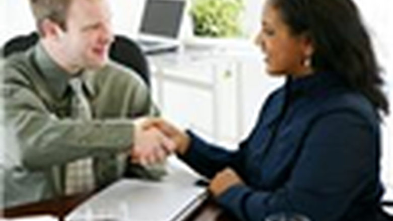 female student shaking hands with alumni