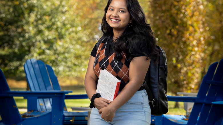 Roshni posing with books